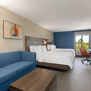Queen Suite Two Queen Beds